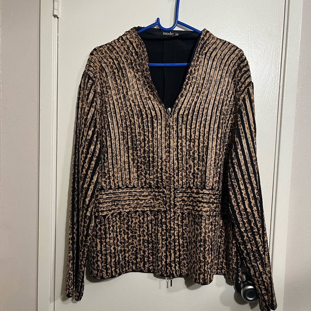 Spectacular and Unique Blazer With Zipper